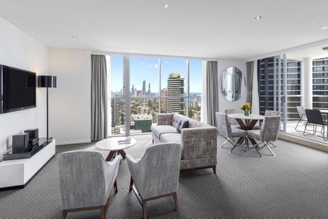 Meriton Suites Broadbeach - Tourism Canberra 1