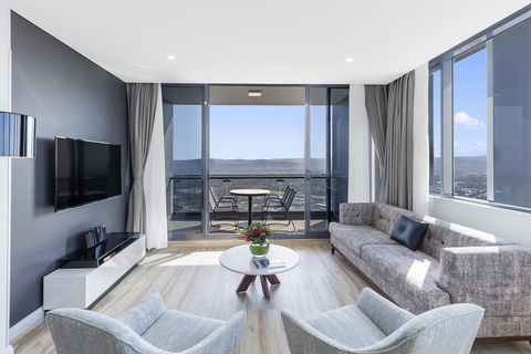 Meriton Suites Southport - Tourism Canberra 0
