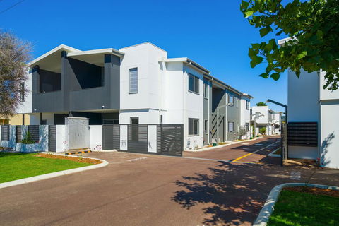 MERRIFIELD Foothill Suites - RELAXING LIFETYLE CHOICE - Tourism Canberra 0