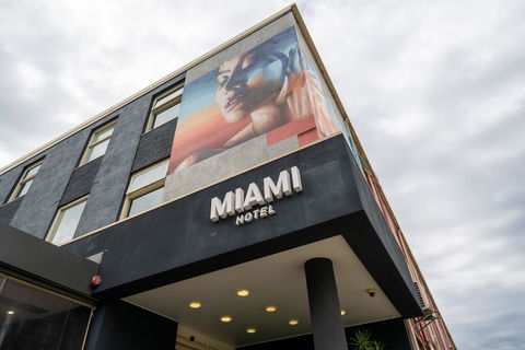 Miami Hotel Melbourne - Tourism Canberra 0