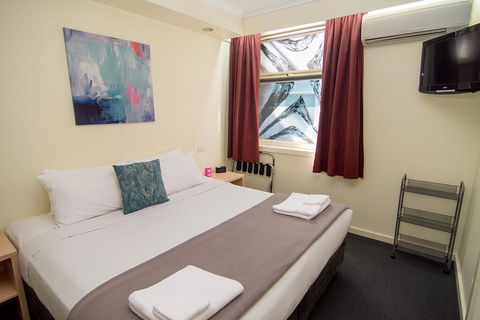 Miami Hotel Melbourne - Tourism Canberra 1