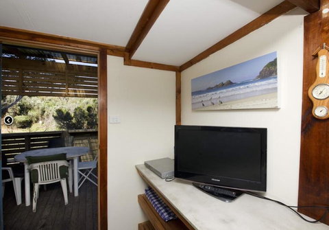 Mick's Beach Cottage - Seal Rocks Beachfront - Tourism Canberra 3