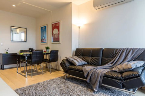 Modern 1 Bedroom Apartment In Tranquil Parklands - Tourism Canberra 1
