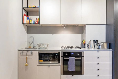 Modern 1 Bedroom Apartment In Tranquil Parklands - Tourism Canberra 2