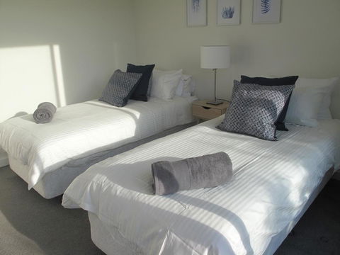 Modern 3 Bedroom Apt With FREE Parking, Netflix, Wifi & Welcome Wine By BnB Pro - Tourism Canberra 1