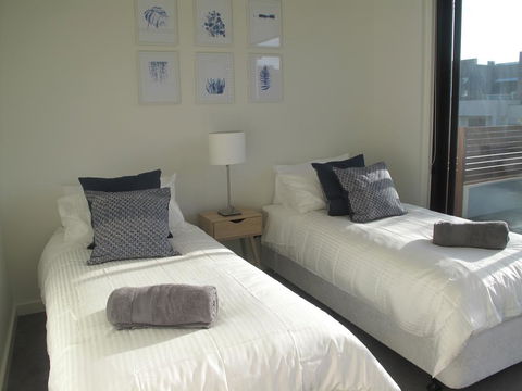 Modern 3 Bedroom Apt With FREE Parking, Netflix, Wifi & Welcome Wine By BnB Pro - Tourism Canberra 2