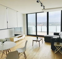 Modern Designer 2BR Apartment Near Airport  Beach - Tourism Canberra