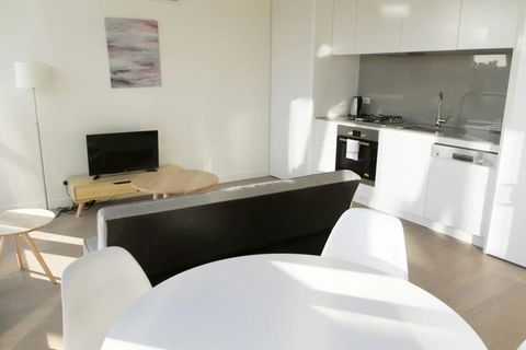 Modern Light-Filled 1 Bed In South Melbourne - Tourism Canberra 1