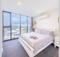 Modern Luxury 3 Bedroom Apartment with Sea Views - Tourism Canberra