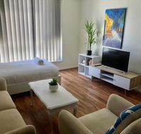 Modern Unit Near To Surfers Paradise - Tourism Canberra