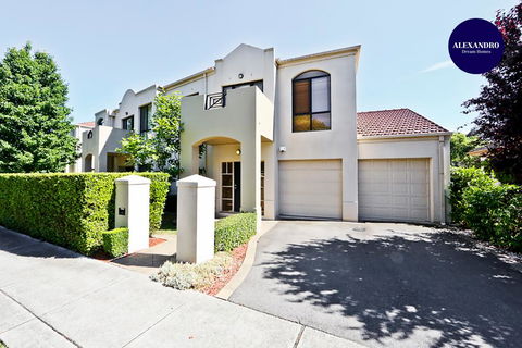 MOMENTS FROM BRADDON & ANU SPACIOUS And RELAXED - Tourism Canberra 2