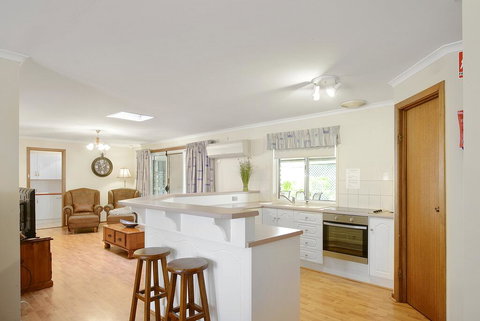 Moonta Bay Accommodation - Tourism Canberra 3