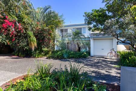 Mudjimba Esplanade Villa - Tourism Canberra 1