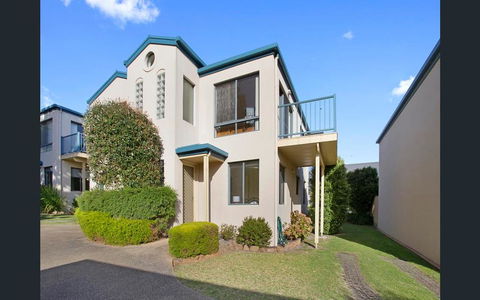 NELSON COVE 2 - Townhouse A Short Walk To Town - Tourism Canberra 1