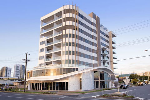 NEO Apartments Mermaid Beach - Tourism Canberra 0