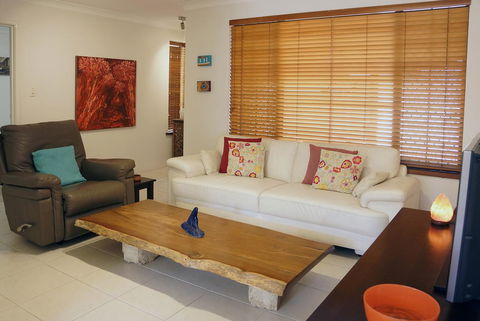 Suffolk House - Tourism Canberra 5