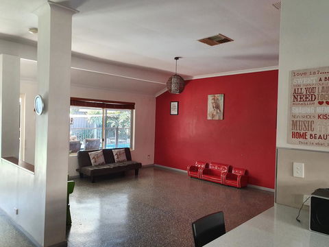 The Entertainer - Tourism Canberra 11