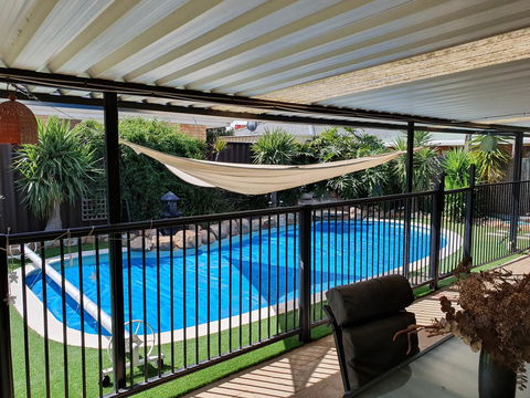 The Entertainer - Tourism Canberra 2