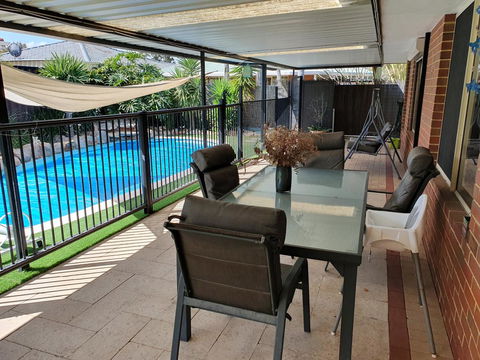 The Entertainer - Tourism Canberra 4