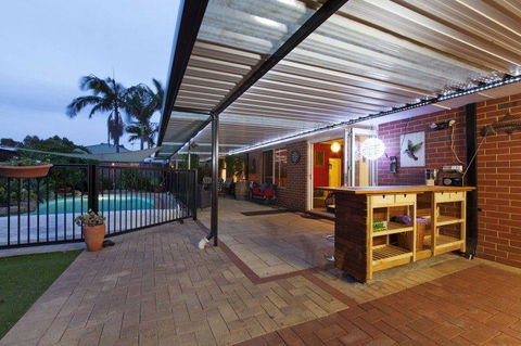 The Entertainer - Tourism Canberra 5