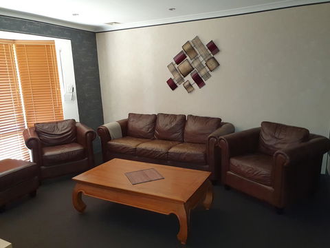 The Entertainer - Tourism Canberra 21