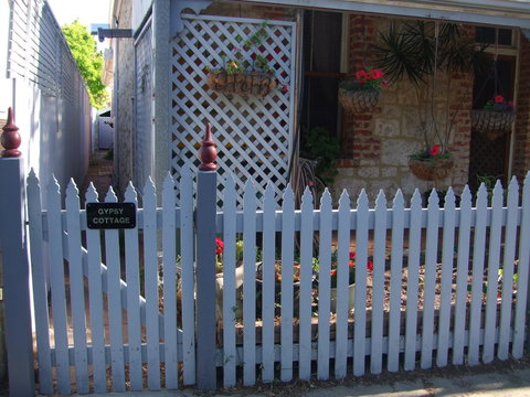 Gypsy Cottage - Tourism Canberra 10