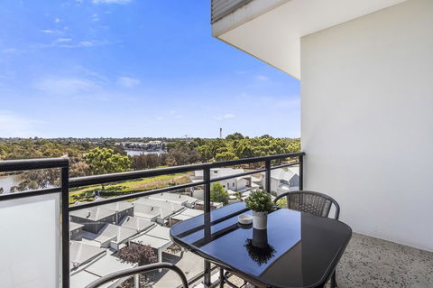 508 Stupendous Sunsets & Views Pool Gym Parking - Tourism Canberra 26