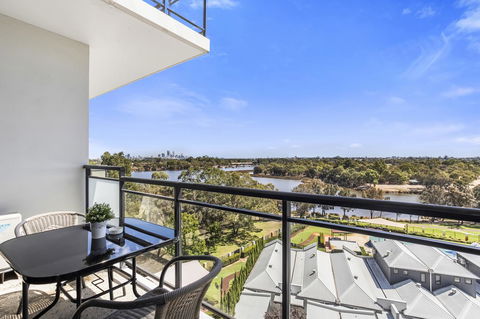 508 Stupendous Sunsets & Views Pool Gym Parking - Tourism Canberra 25