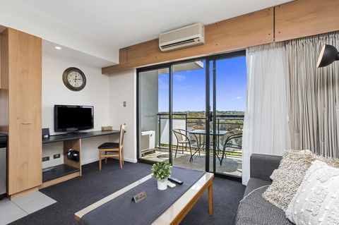 508 Stupendous Sunsets & Views Pool Gym Parking - Tourism Canberra 5