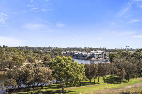 508 Stupendous Sunsets & Views Pool Gym Parking - Tourism Canberra 31