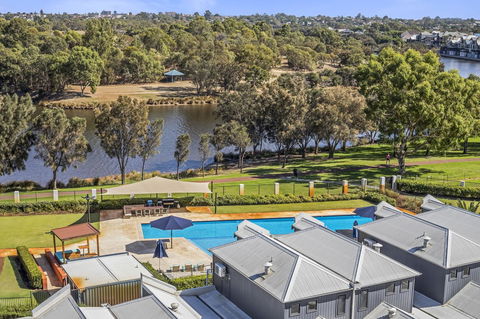 508 Stupendous Sunsets & Views Pool Gym Parking - Tourism Canberra 28