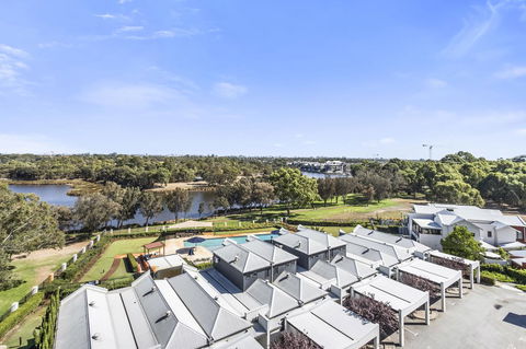 508 Stupendous Sunsets & Views Pool Gym Parking - Tourism Canberra 33