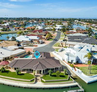 LA ANCHOR ON THE CANALS MANDURAH - Tourism Canberra