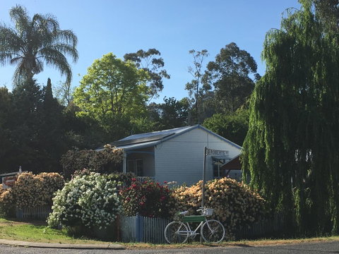 Applegate Lane Chalet - Tourism Canberra 1