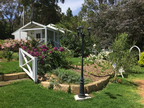 Applegate Lane Chalet - Tourism Canberra 4