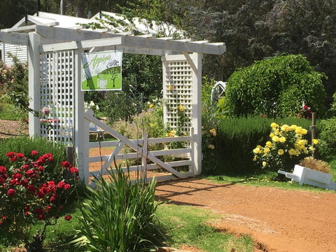 Applegate Lane Chalet - Tourism Canberra 3