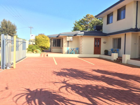 The Royal Dolphin Bed & Breakfast Safety Bay - Tourism Canberra 7