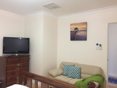 The Royal Dolphin Bed & Breakfast Safety Bay - Tourism Canberra 30