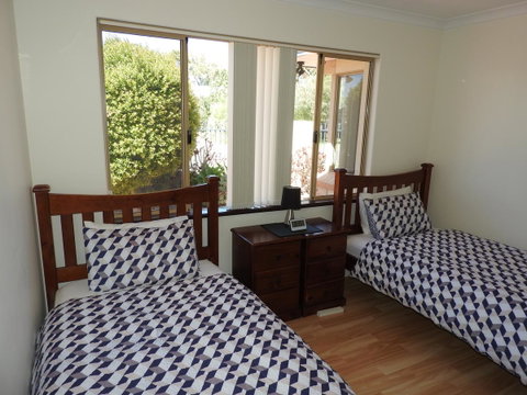 The Royal Dolphin Bed & Breakfast Safety Bay - Tourism Canberra 16