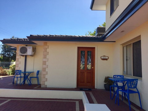The Royal Dolphin Bed & Breakfast Safety Bay - Tourism Canberra 25
