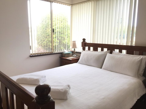 The Royal Dolphin Bed & Breakfast Safety Bay - Tourism Canberra 5