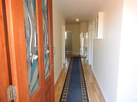 The Royal Dolphin Bed & Breakfast Safety Bay - Tourism Canberra 13