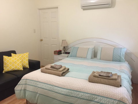 The Royal Dolphin Bed & Breakfast Safety Bay - Tourism Canberra 1