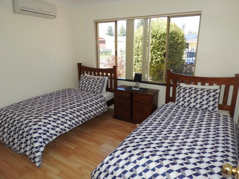 The Royal Dolphin Bed & Breakfast Safety Bay - Tourism Canberra 15