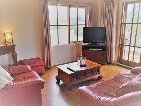 Balingup Highview Chalets - Tourism Canberra 7
