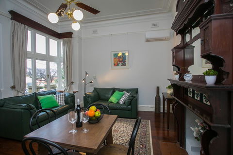 Danum House - Tourism Canberra 4