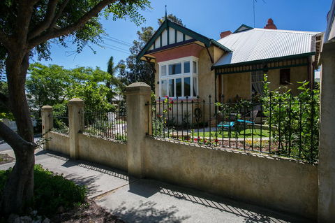 Danum House - Tourism Canberra 0