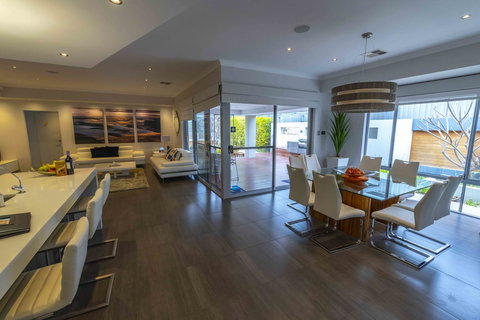 Magnificent Beach Retreat - Tourism Canberra 29