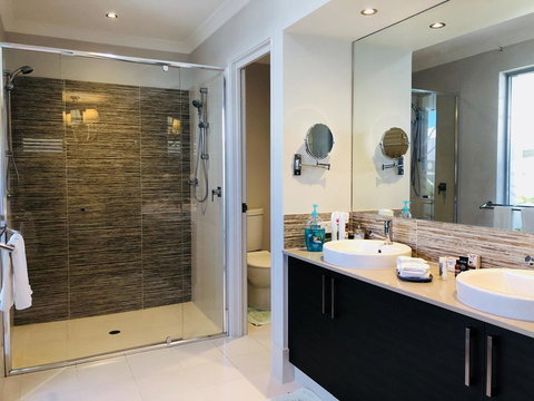 Magnificent Beach Retreat - Tourism Canberra 11