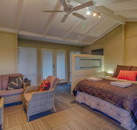 Windfall Estate Vineyard Cottage - Tourism Canberra